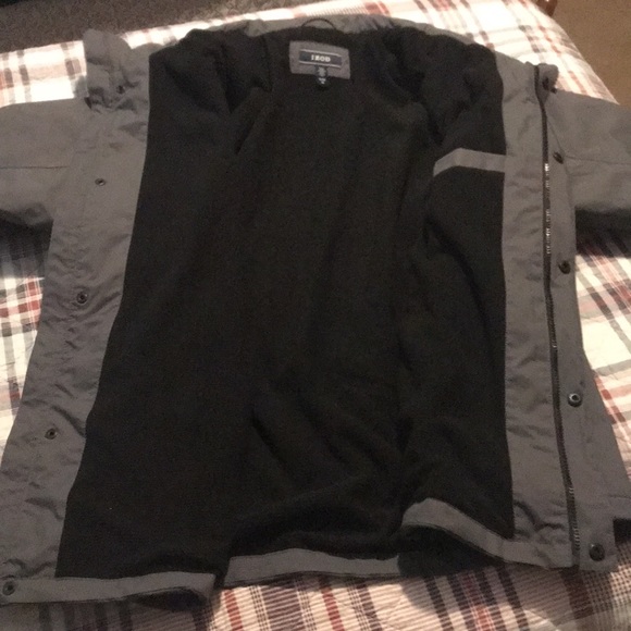 Brand new never worn IZOD jacket - Picture 3 of 6